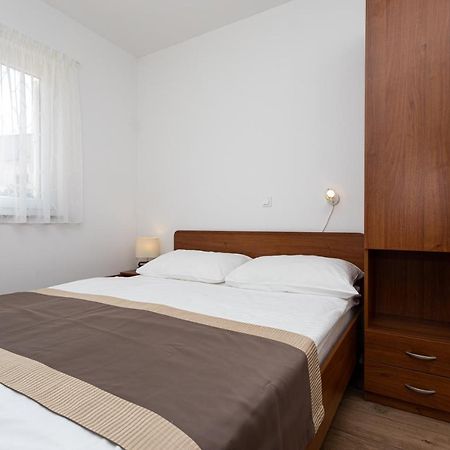 Apartments Crnekovic V Baška Extérieur photo