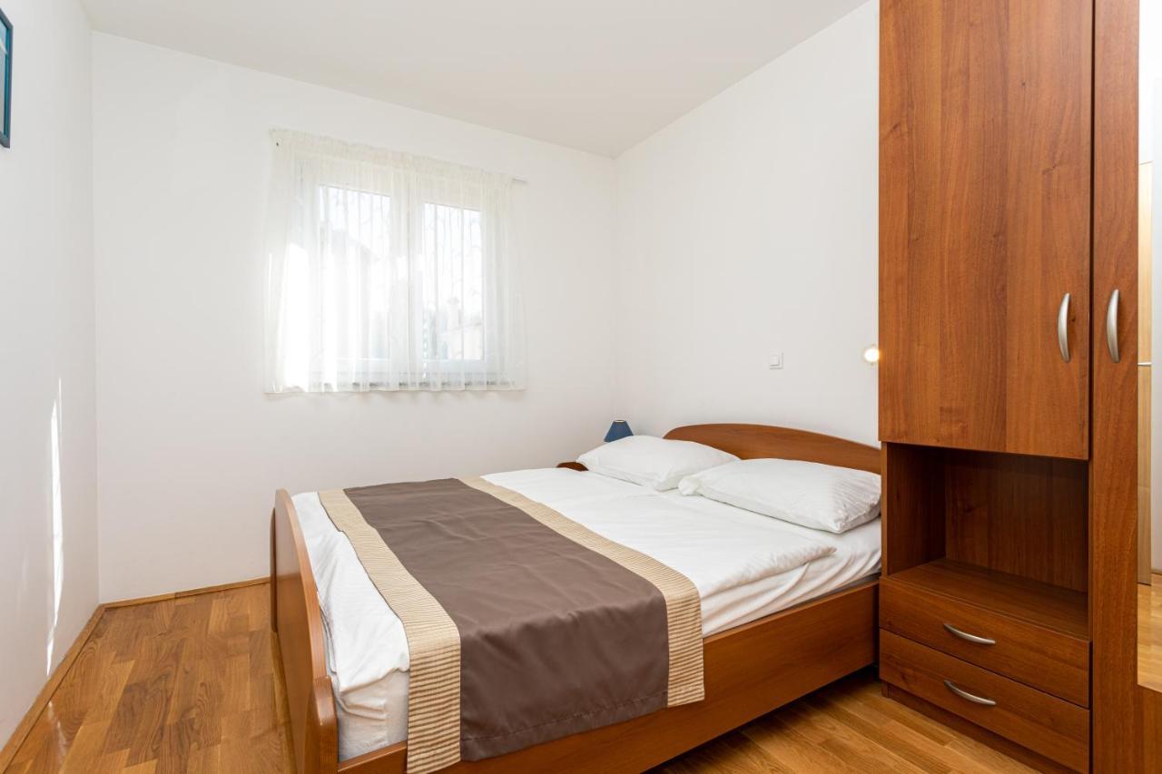 Apartments Crnekovic V Baška Extérieur photo