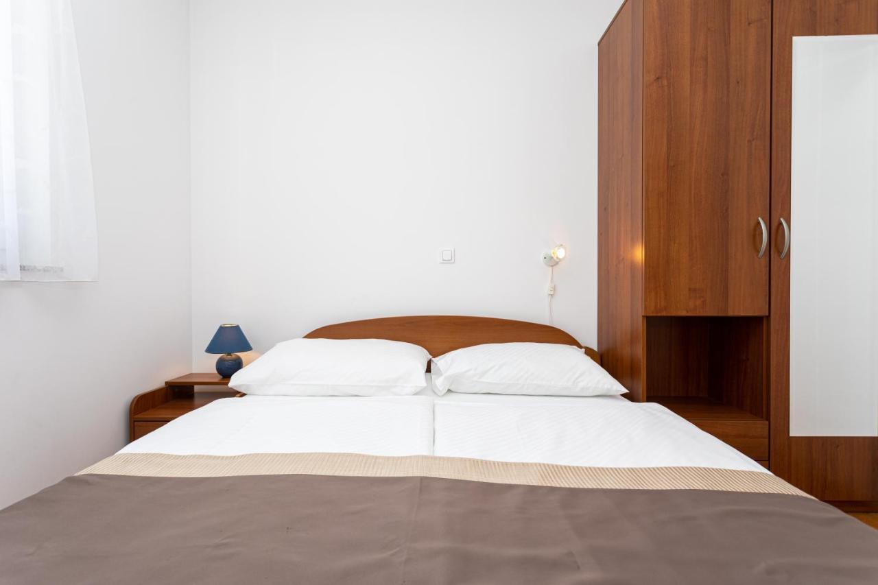 Apartments Crnekovic V Baška Extérieur photo