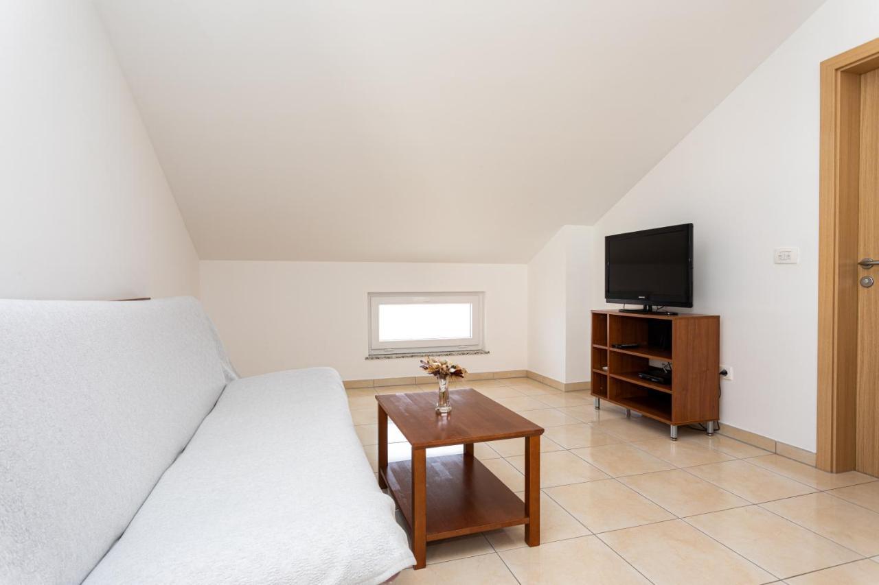 Apartments Crnekovic V Baška Extérieur photo