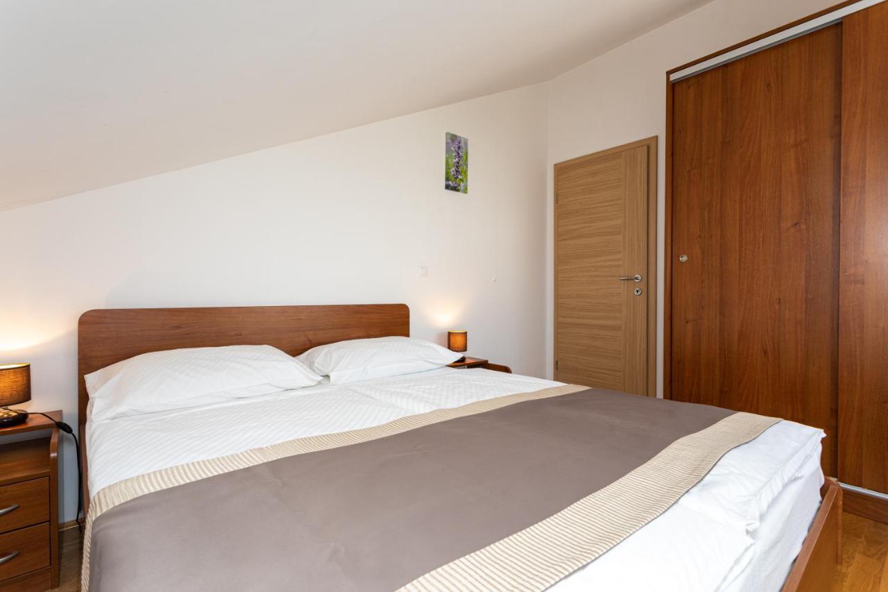 Apartments Crnekovic V Baška Extérieur photo