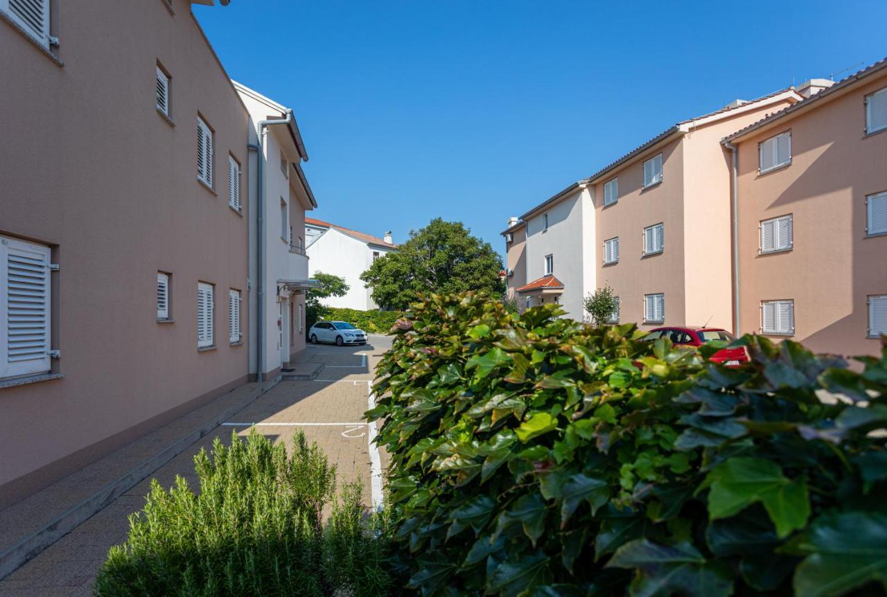 Apartments Crnekovic V Baška Extérieur photo